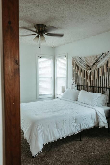 Bluebird Cottage, Walking Distance To Fairgrounds Hutchinson Dış mekan fotoğraf
